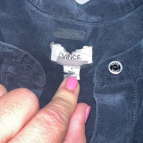 Vince women's minimalist classic blouse buttoned split v neck, navy size S - Picture 5 of 6